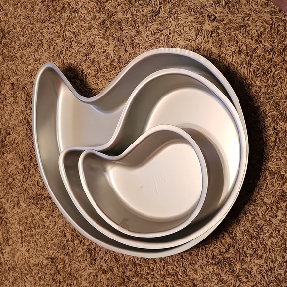 Wilton Perfect Paisley Curve-Shaped Cake Pan Set - Picture 2 of 13